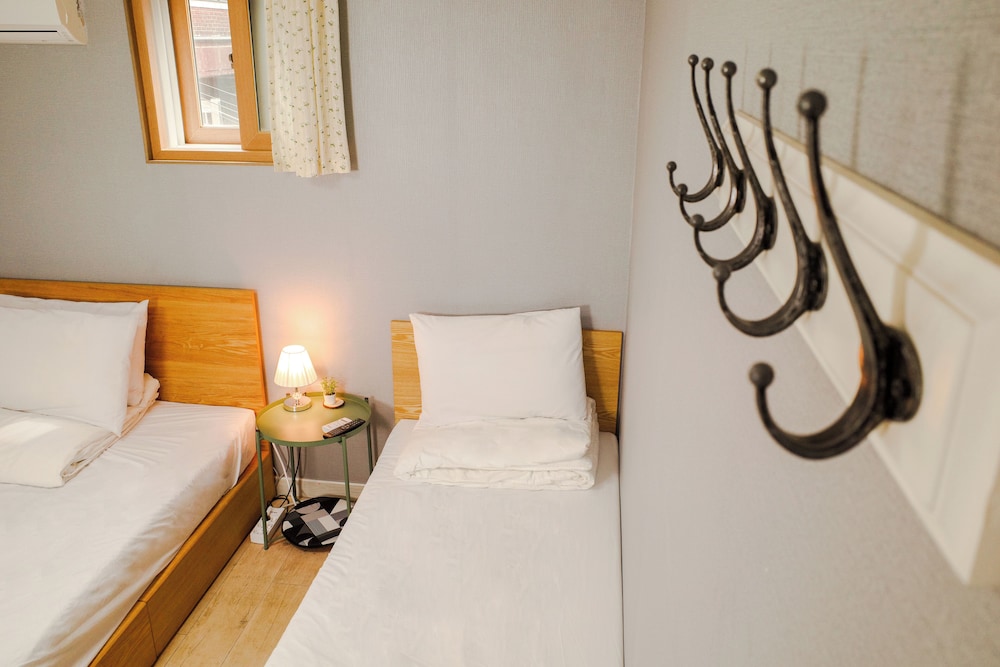 Starria Hostel foreign guest only 91