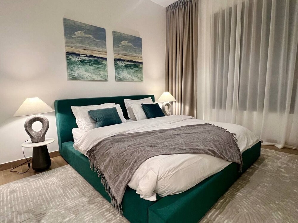 Stylish 1BR Apartment in La Sirene