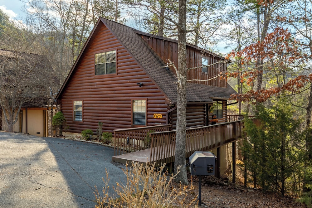 Bear Hideaway Cozy 3BR Cabin