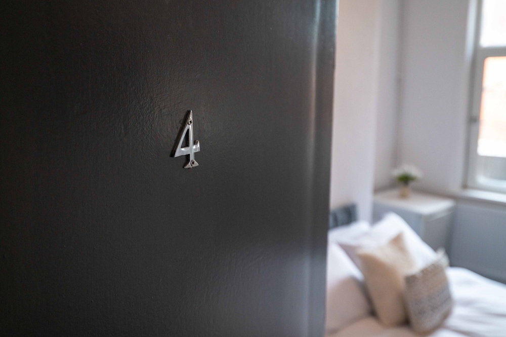 Beautiful 1-bed Studio4 in Coventry view 4