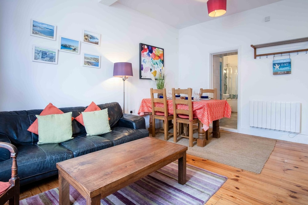 Sea Glass - 2 Bedroom Apartment - Manorbier