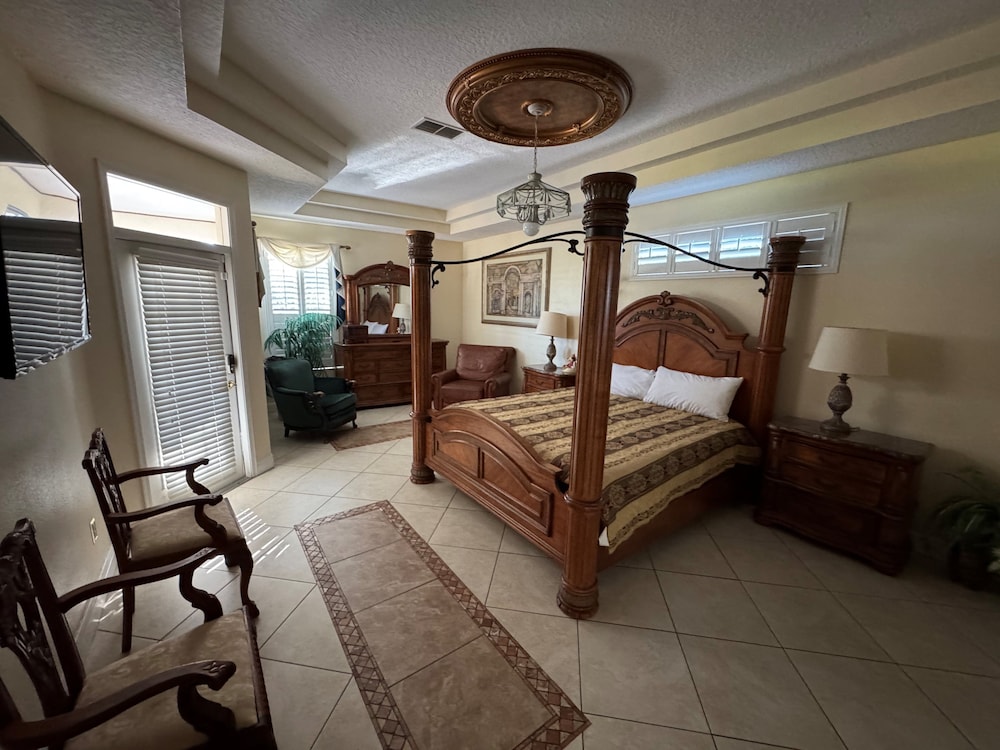 Southern Comfort on Hampton Lakes - The Ultimate Luxury Retreat!