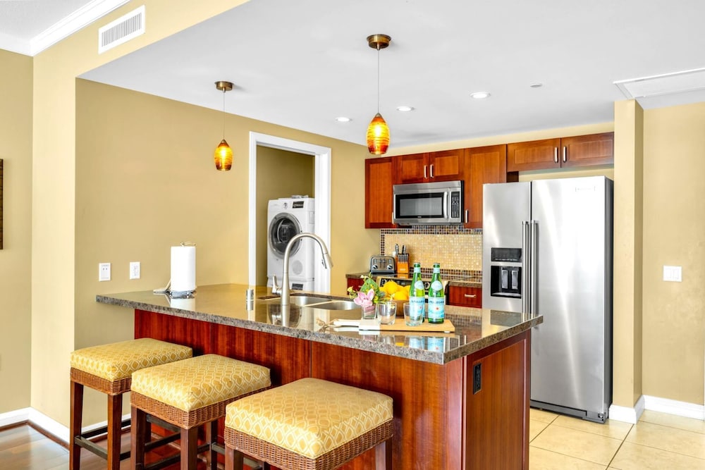 Honua Kai Konea 2 Free Rental Cars KBM Resorts Custom Hardwood Floors 2 Units, 5 Bedrooms Ml-1412