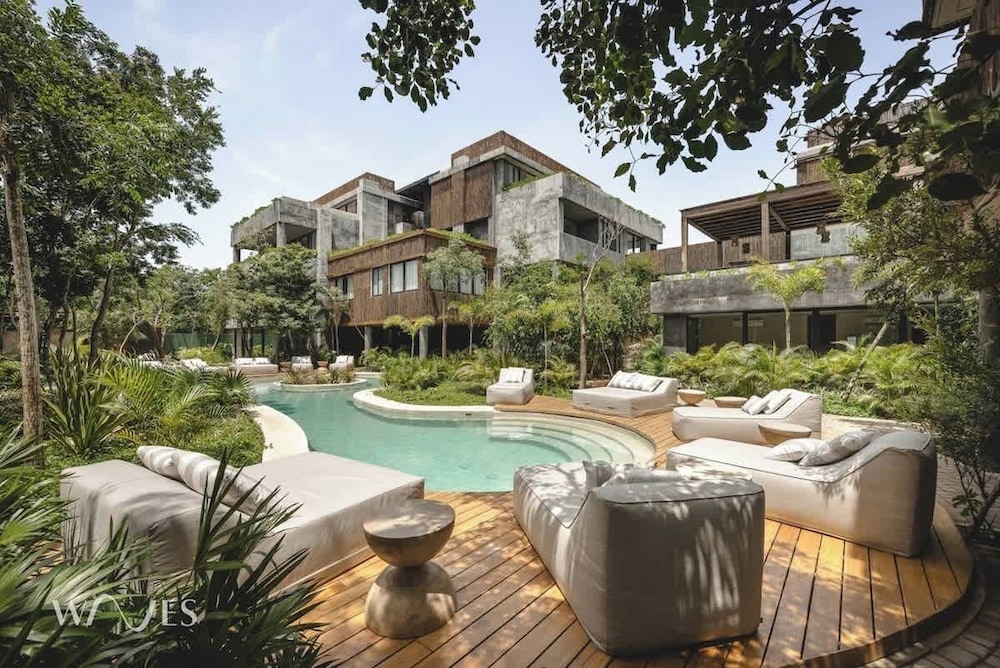 2BR w/ Private Pool Near the Beach Spacious Stay
