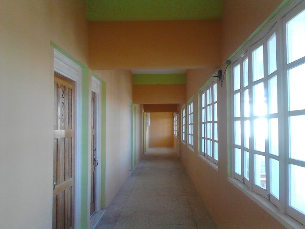 Cul-De-Sac Crib view 2
