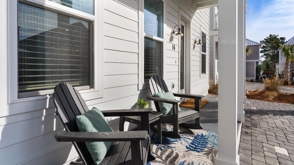 6-seater Golf Cart, Sleeps 16, Close to the Beach!