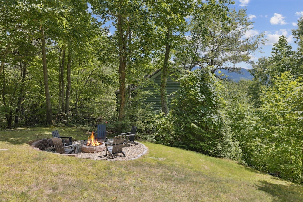 Golf Resort Cabin w Hot Tub Firepit Pool