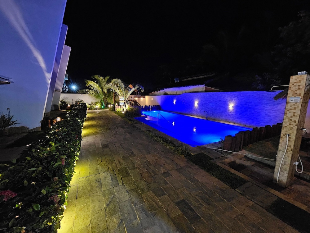 Photo 10