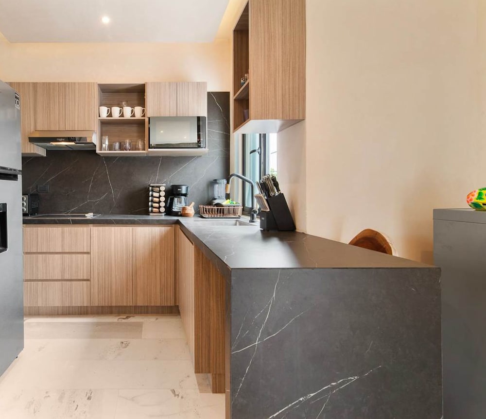 Prime 5th Ave Stay - 4BR With King Beds City Views