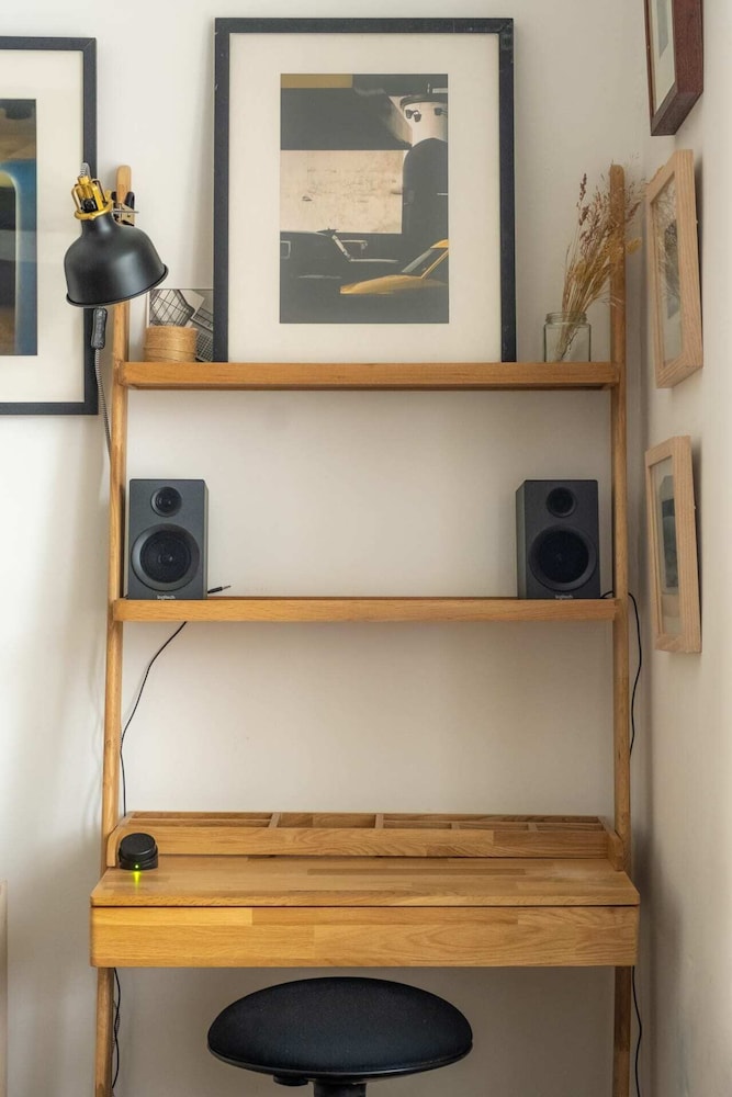Bright Stockwell Apartment