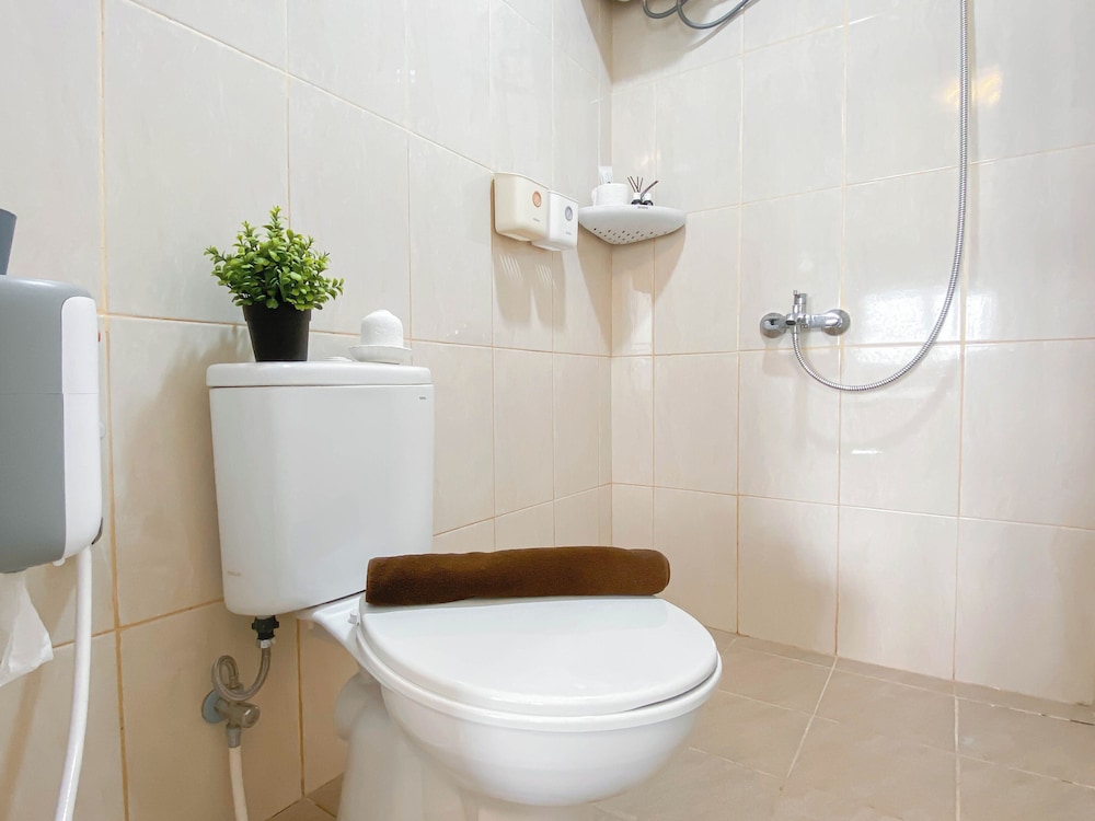 Comfy Studio Room At Podomoro Golf View Apartment