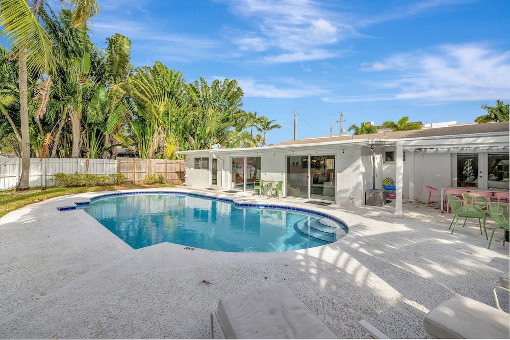 Poolside Paradise Dock & Pool!