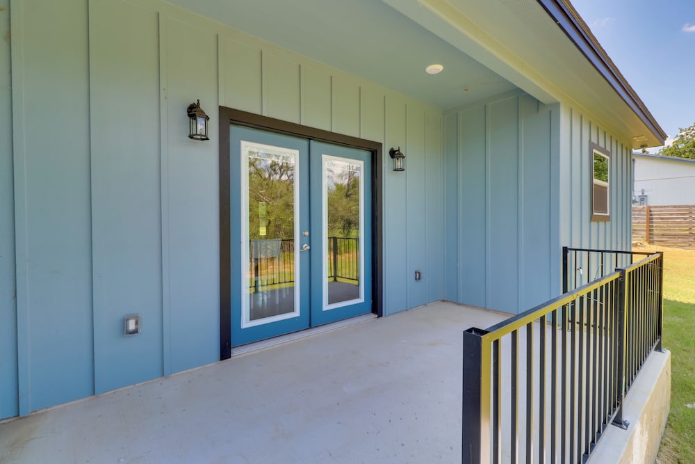 1 Mi to Lake Lbj: Peaceful Home w/ Patio & Yard!