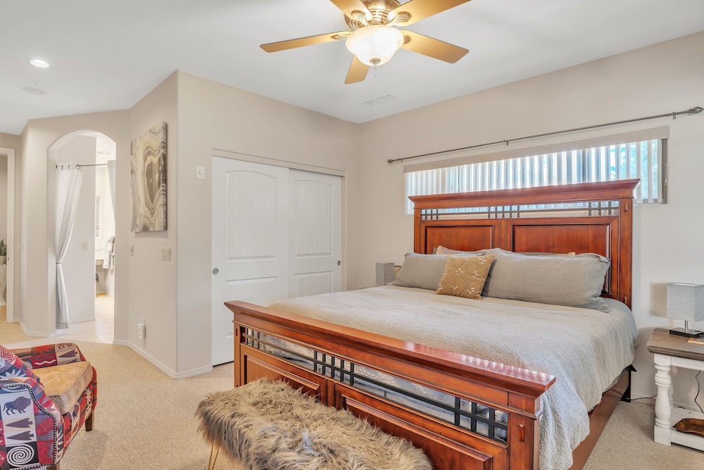 Luxury Home Near Golf Course, Airport, Embry Riddle-Hole in One! view 2