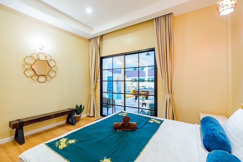 Full moon Bay hua hin Cha-am