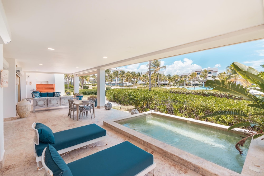 Apt w 2br-beachfront Private Pool in Sotogrande