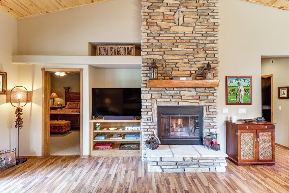 4 Mi to Fool Hollow Lake: Retreat w/ 2 Decks!