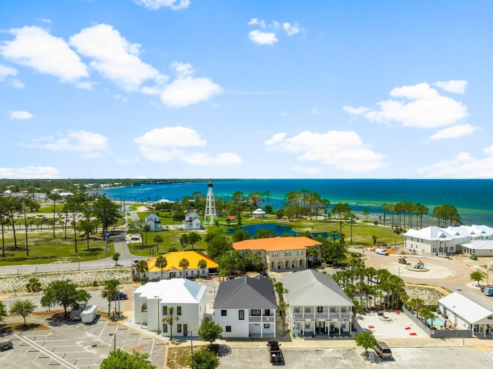 Pet Friendly Beach House - Marina View
