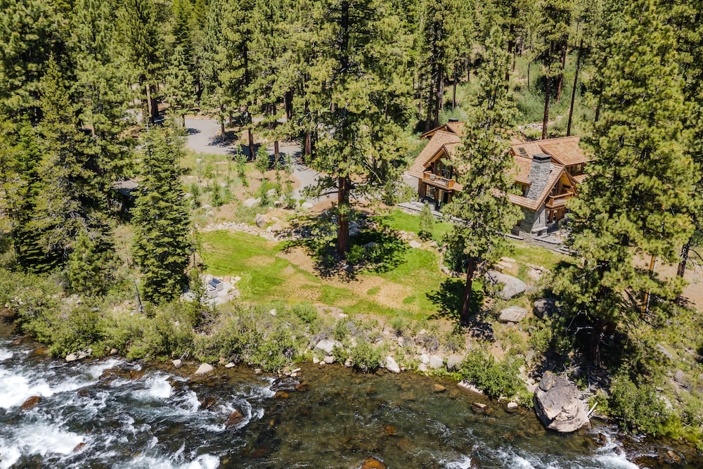 Hunter by Avantstay Riverfront Cabin w Prvt Cottage 5mins From Palisades