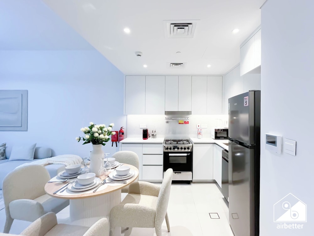 Luxury & Comfort 1B at Al Jadeel 2 Jumeirah Living