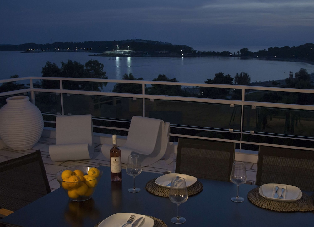 Luxury penthouse with stunning riviera view by GHH