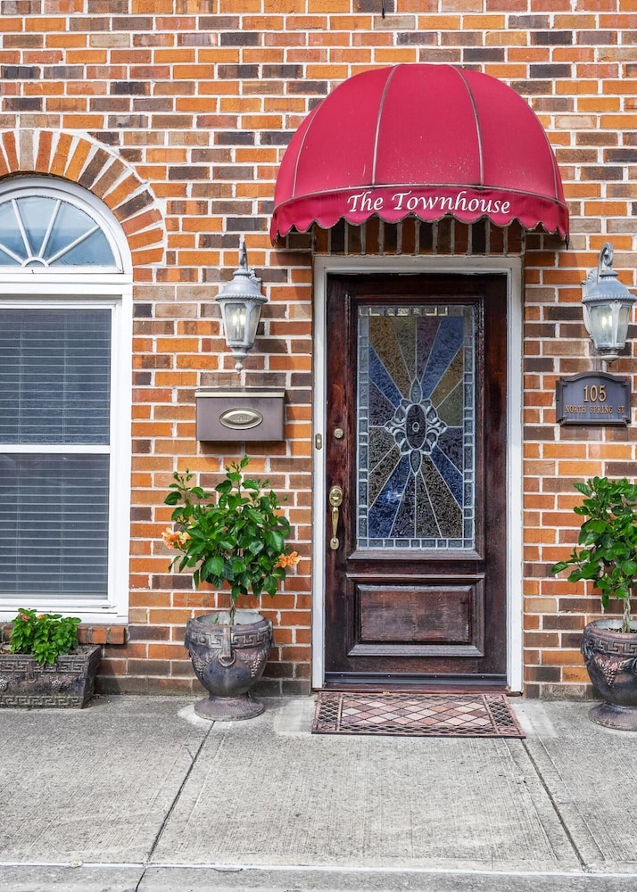 Luxurious Downtown Townhouse view 2