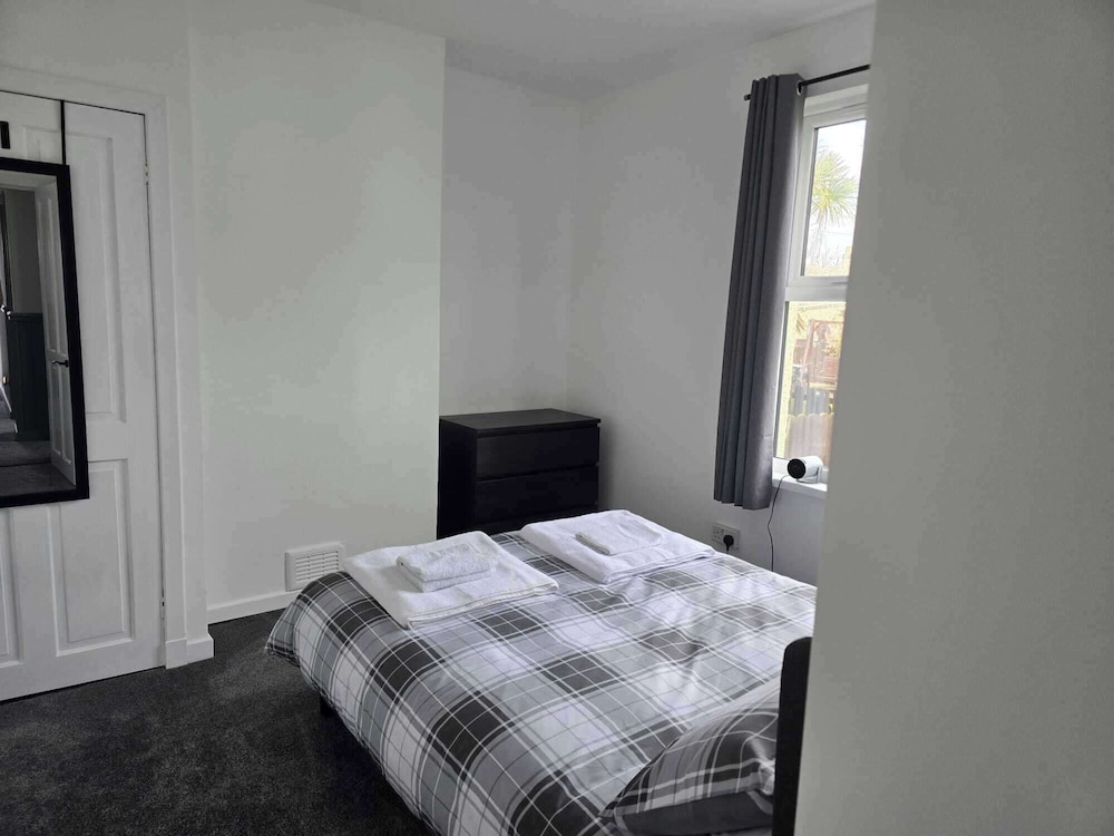 Apartment - Sleeps 4 - Hot Tub, Pet-friendly