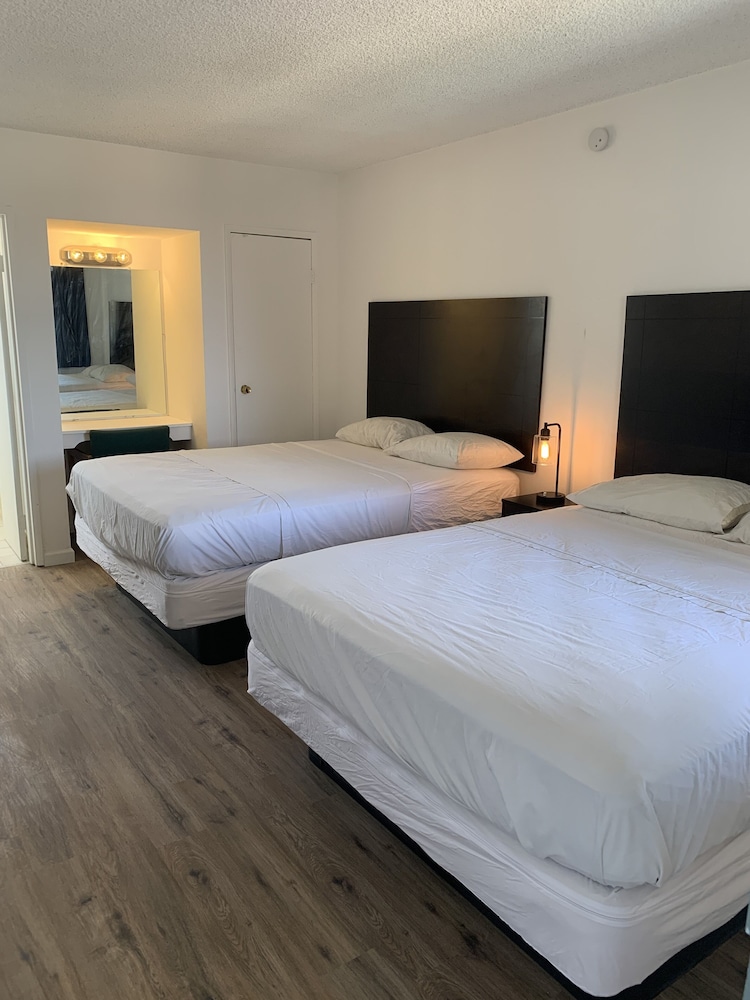 Tucumcari Vacations - Almara Inn - Property Image 4