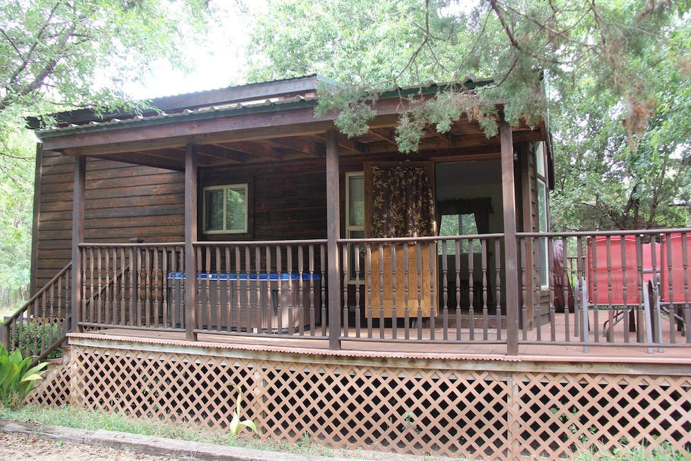 Mendelbaum Winery Guest Cabins