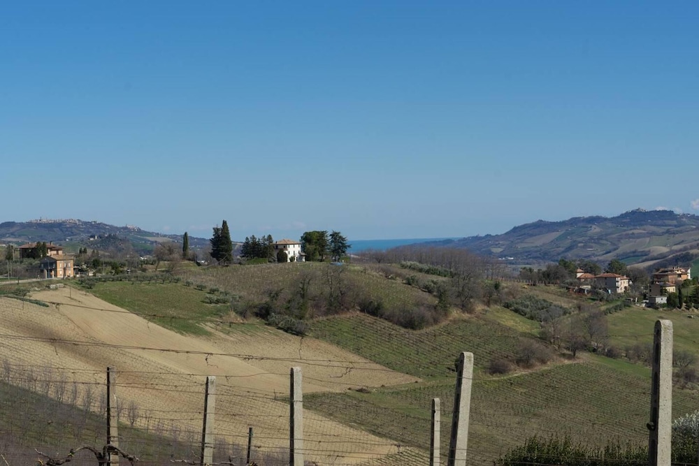 Immaculate 1bedroom Apartment in Ortezzano view 5