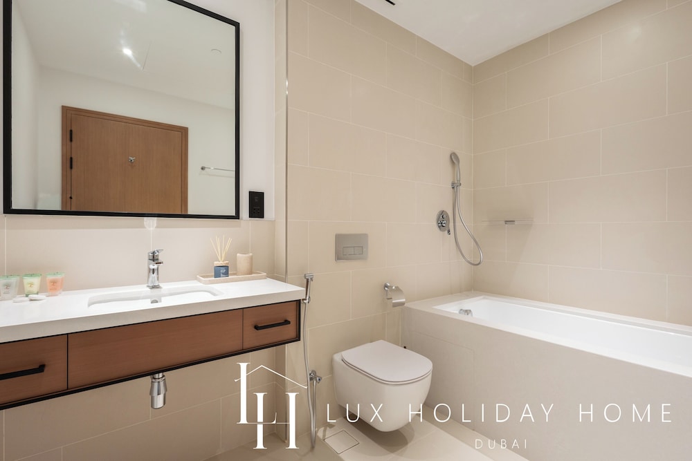 LUX The Vida Marina Residence