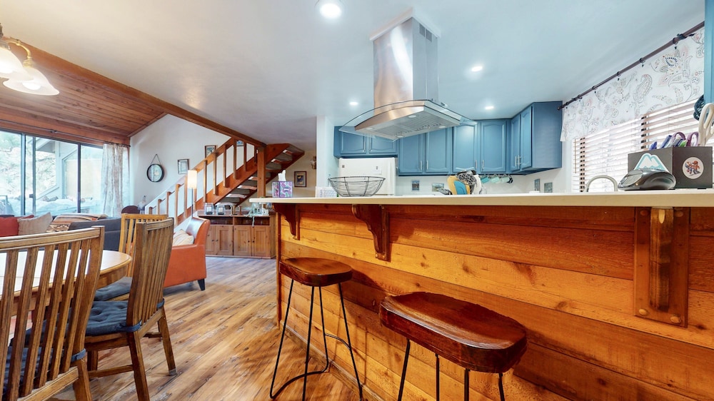 Mammoth Sierra Townhomes #25 3 Bedroom Condo