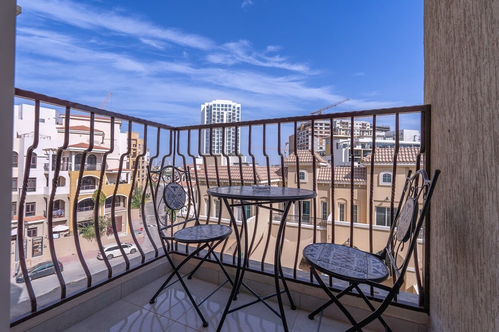Your Dream Stay in JVC - Stylish Studio for 4