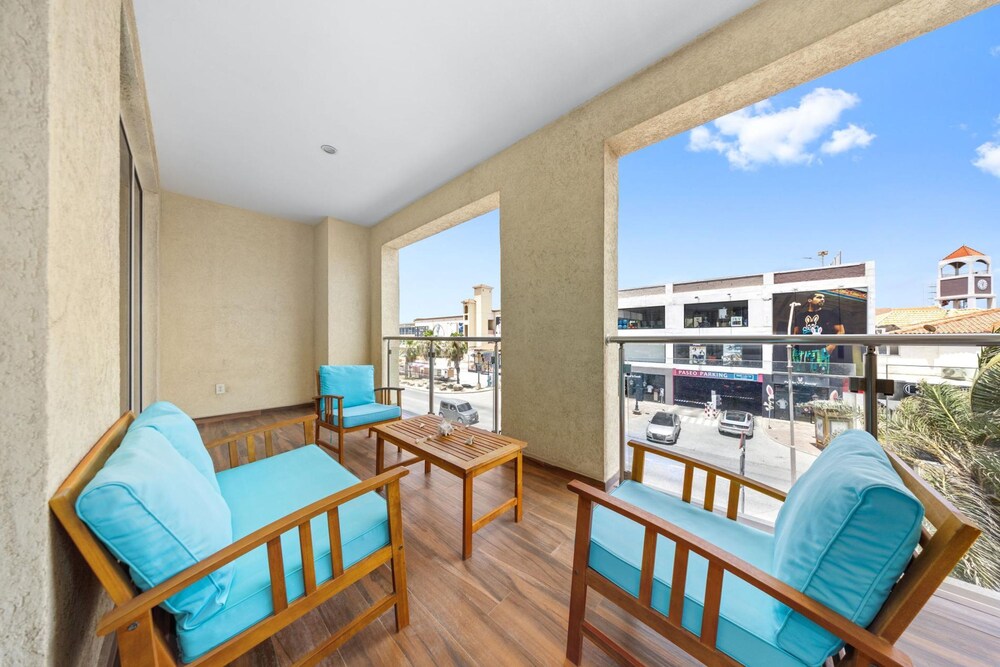 Lux Palm Beach Escape Pool Gym Prime Location