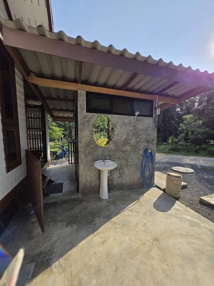 Peaceful Mountain Retreat in Ao Luek Tai