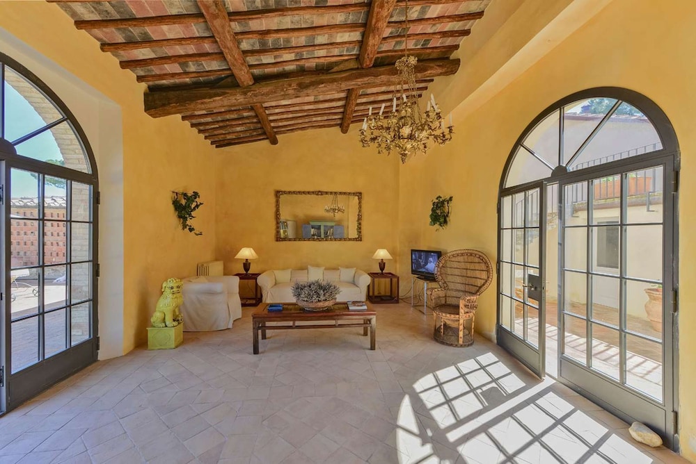 New Historic Tuscany Country House Retreat in a Vineyard Near Siena Villa Chiantissimo