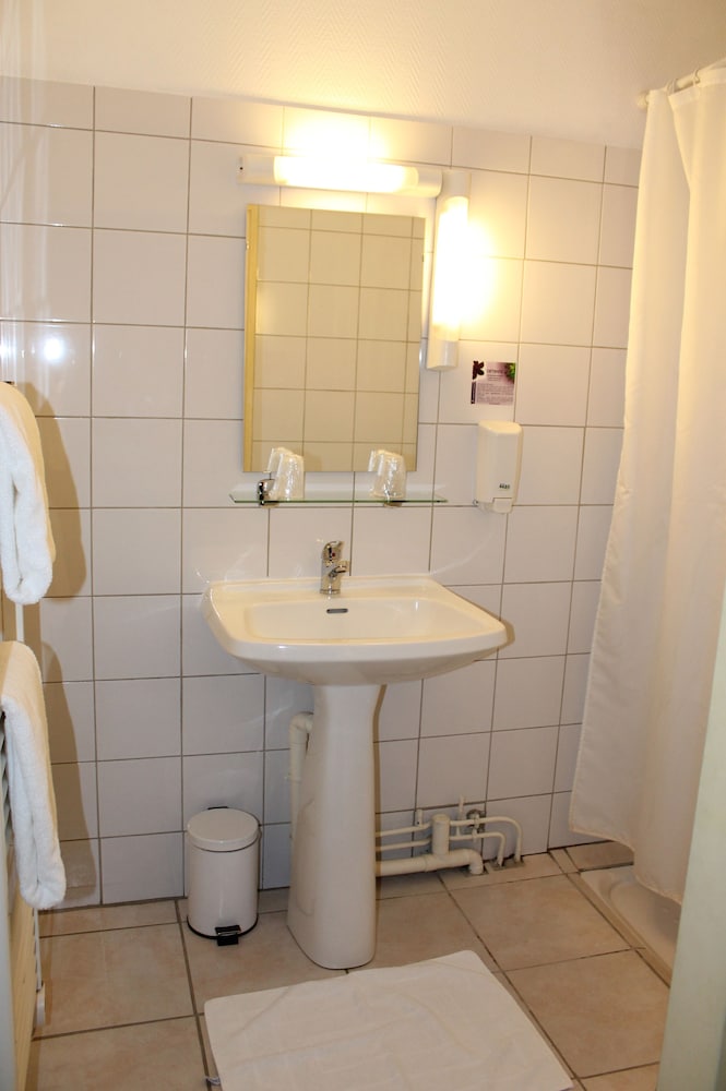 Pau Vacations - Hotel Montilleul - Property Image 12