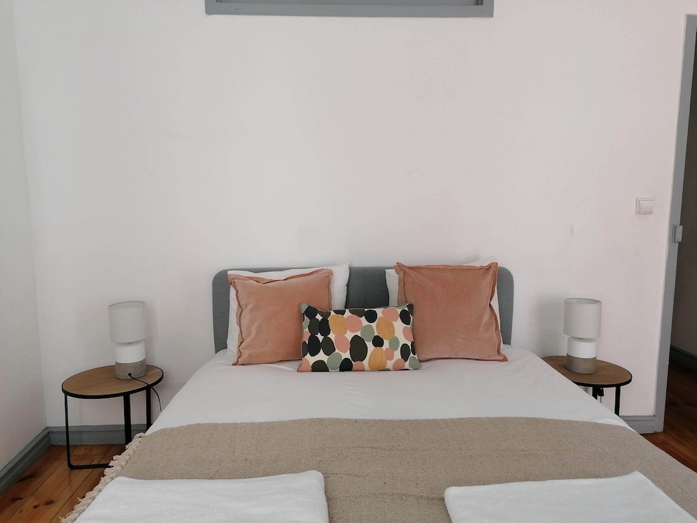 Stunning Apartment With Yard in Alfama view 3