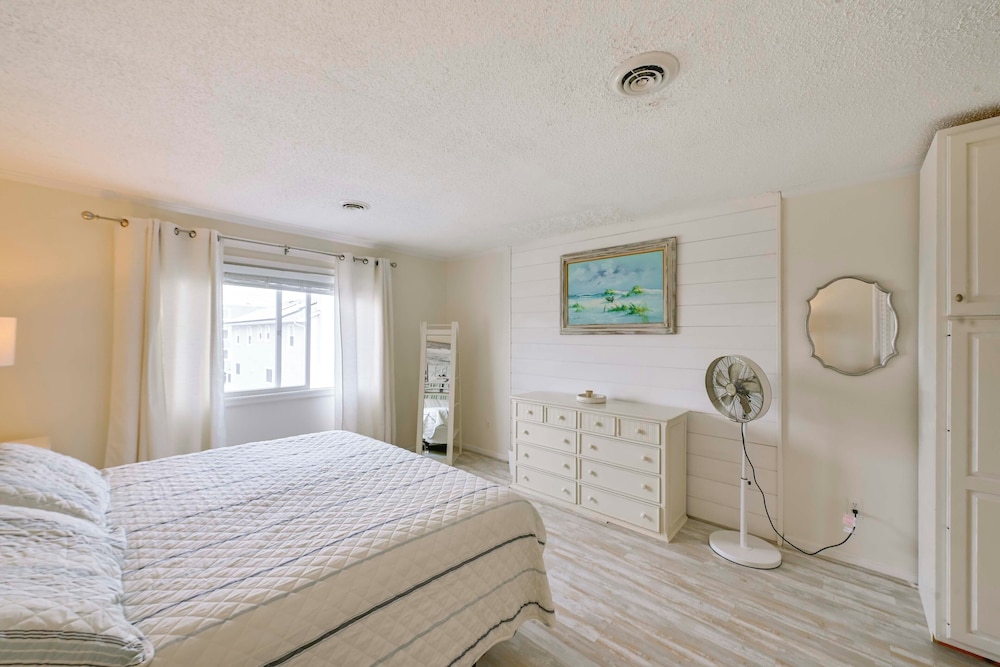 Steps to Rehoboth Bay Marina! Condo w/ Pool Access