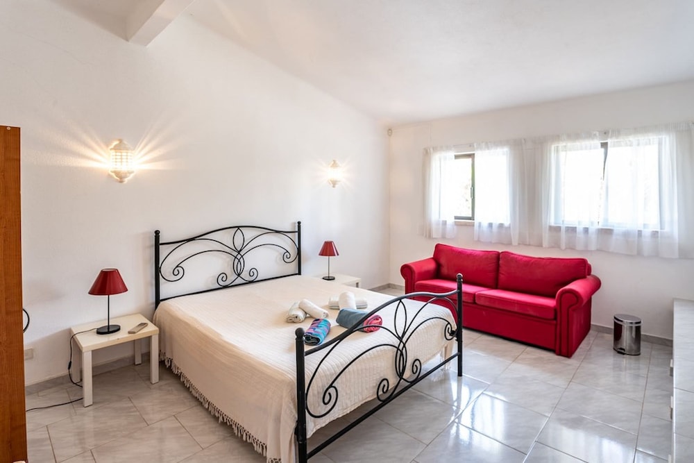 Joana Stunning Villa IS A 10 MIN Walk TO THE BEA