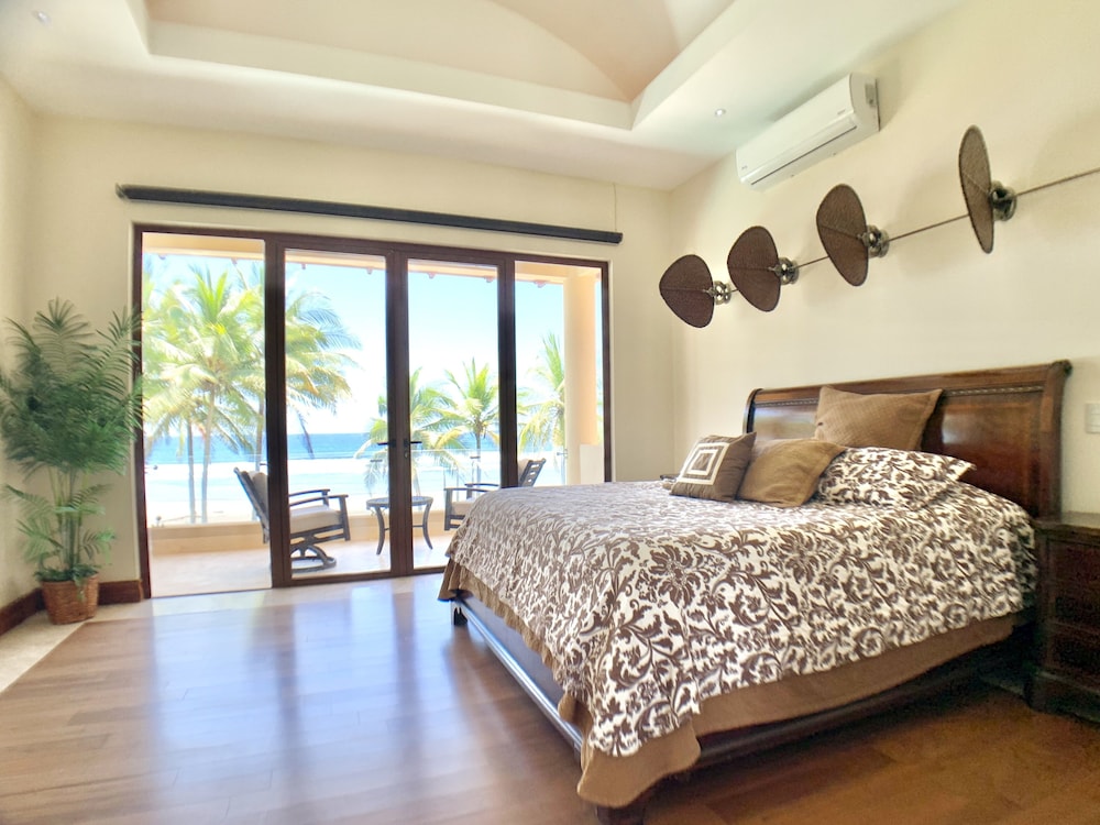 Luxury Villa on The Beach - Hermosa Palms 10A