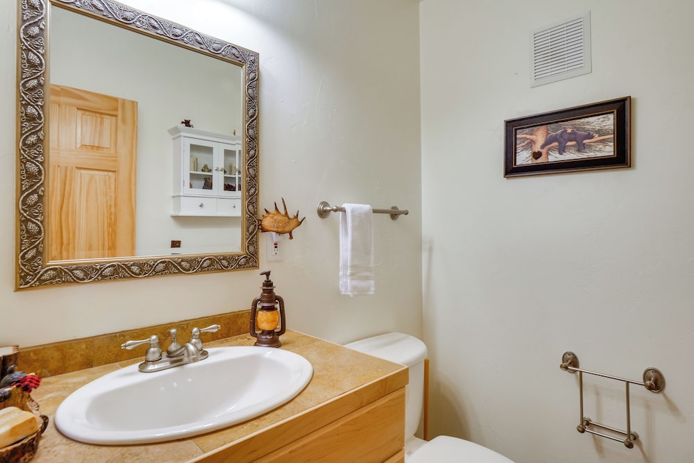 Hot Tub + Game Room: Fairplay Cabin Near Hiking