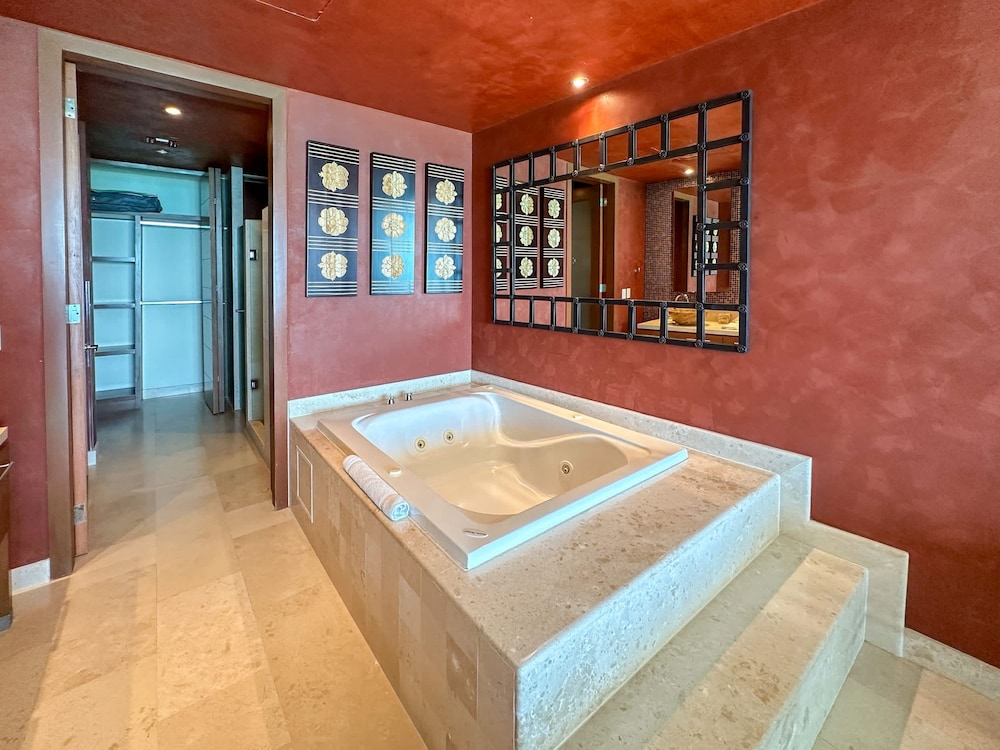 Tranquil Tides Oceanfront Family Oasis