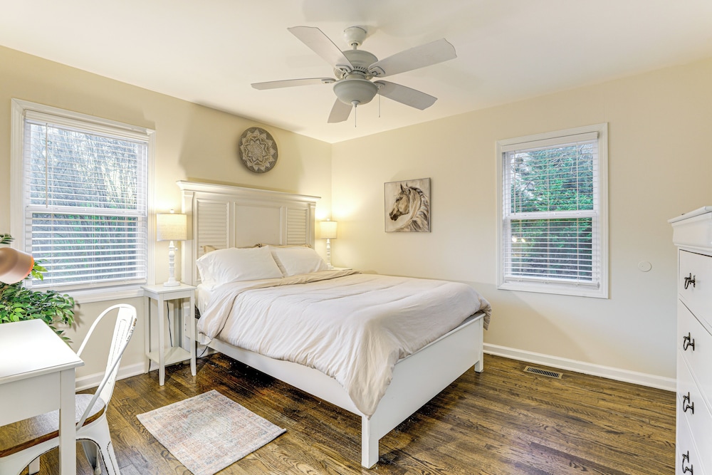 1 Mi to Stone Mountain Park: Outdoor Haven!