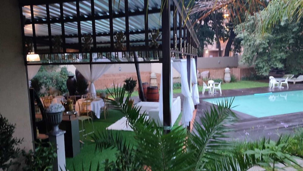 Afropolitan Guest Lodge