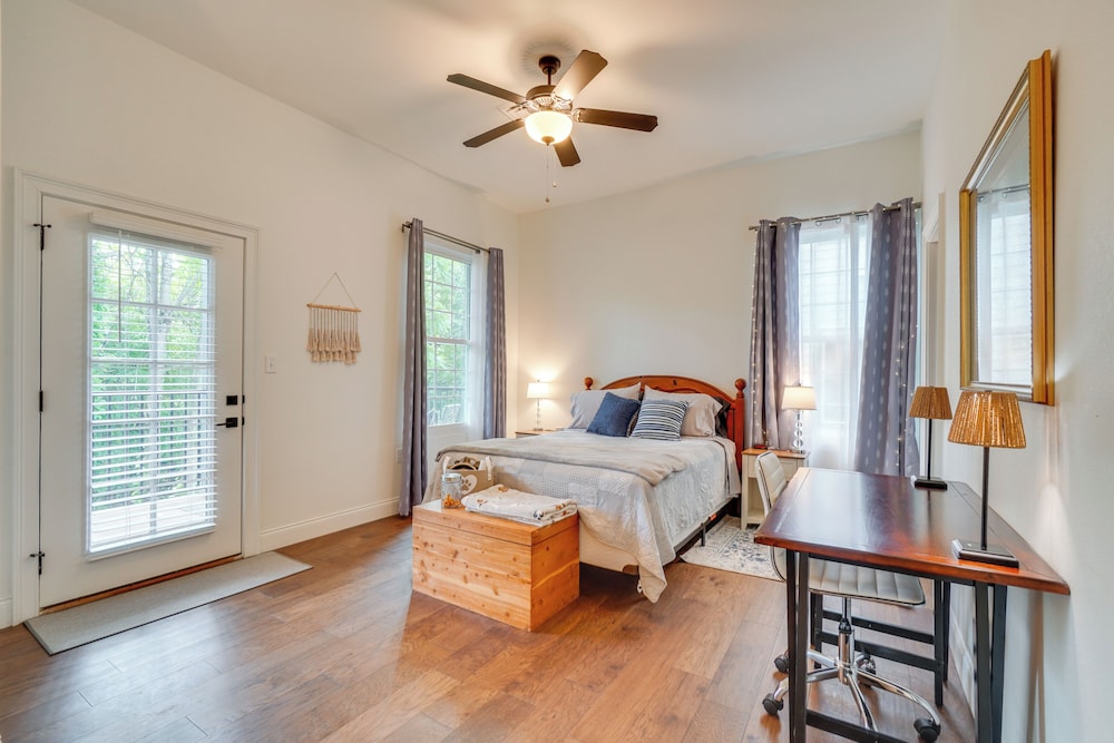 Walk to Historic Maryville: True Southern Getaway!