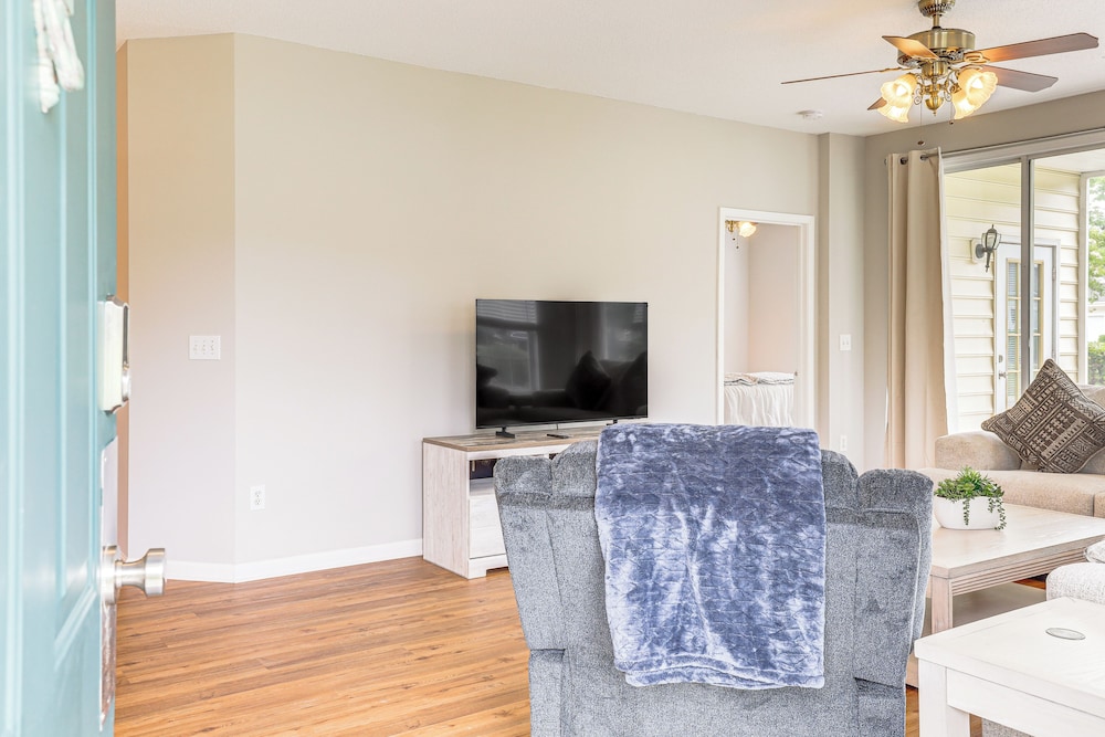 < 1 Mi to Legends Golf Resort: Condo w/ Pool!