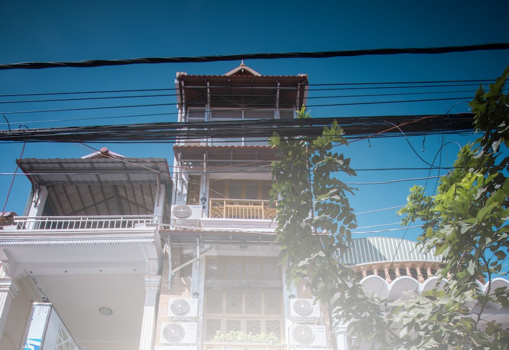 Lebou Boutique Hostel