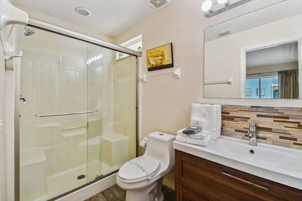 4BR Lake Berkley Home w/ Private Pool