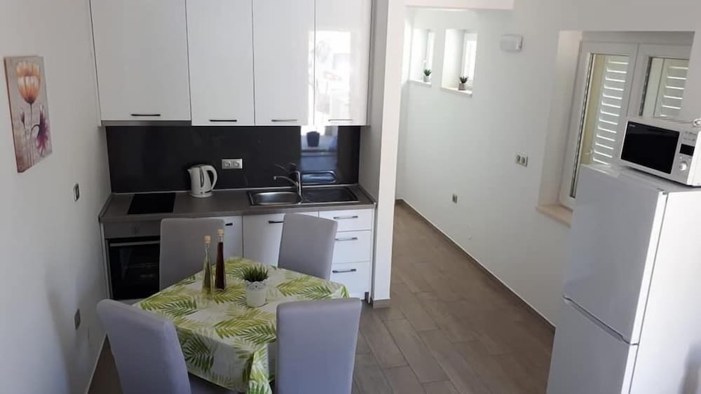 Apartments Šišević